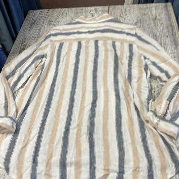 Tahari Linen Blend Striped Button Tunic Top Womens 2 small spots as shown - Picture 5 of 5